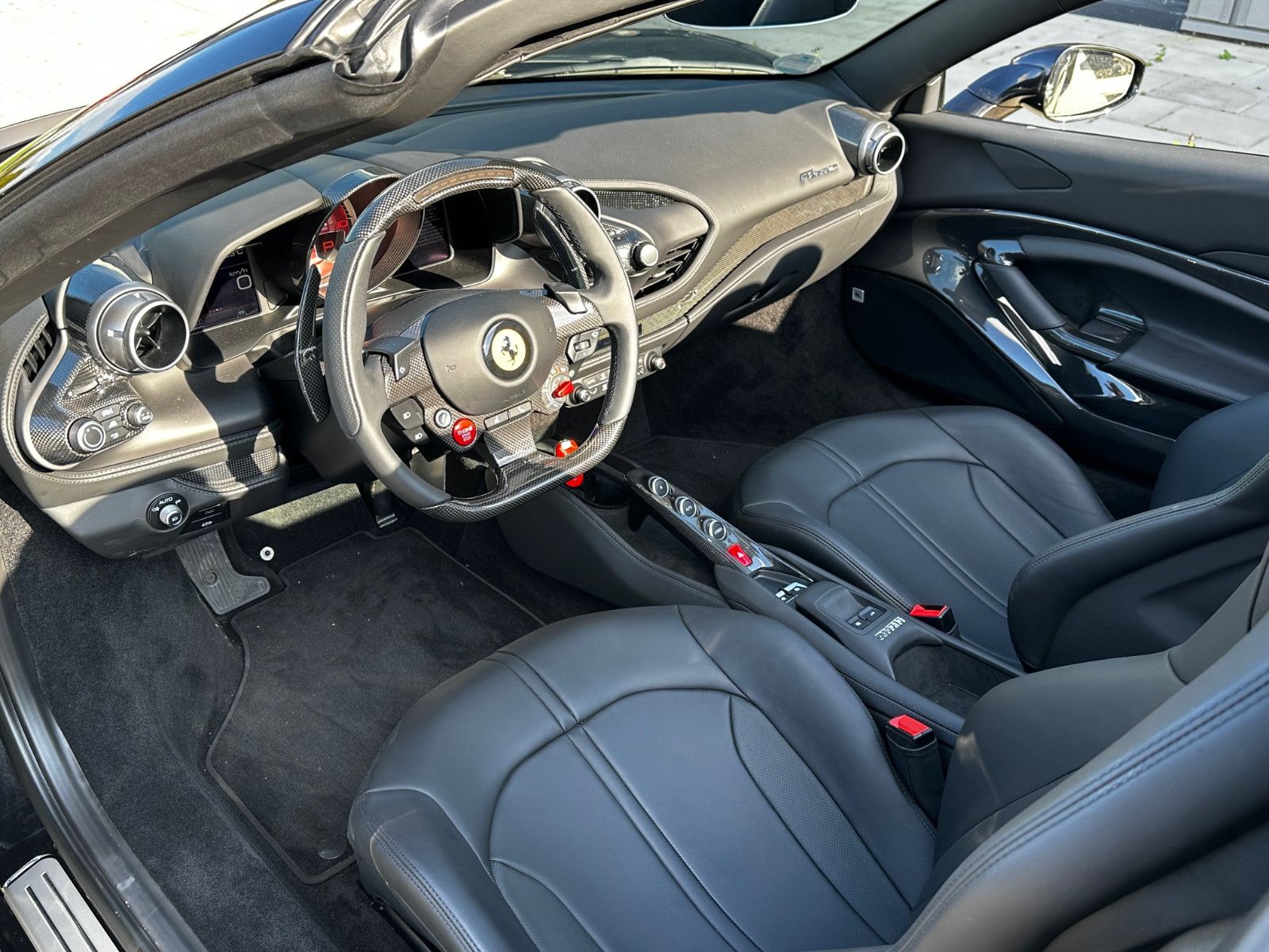 Fahrzeugabbildung Ferrari F8 Spider-Carbon-Lift-JBL-Kamera-AFS-ADAS