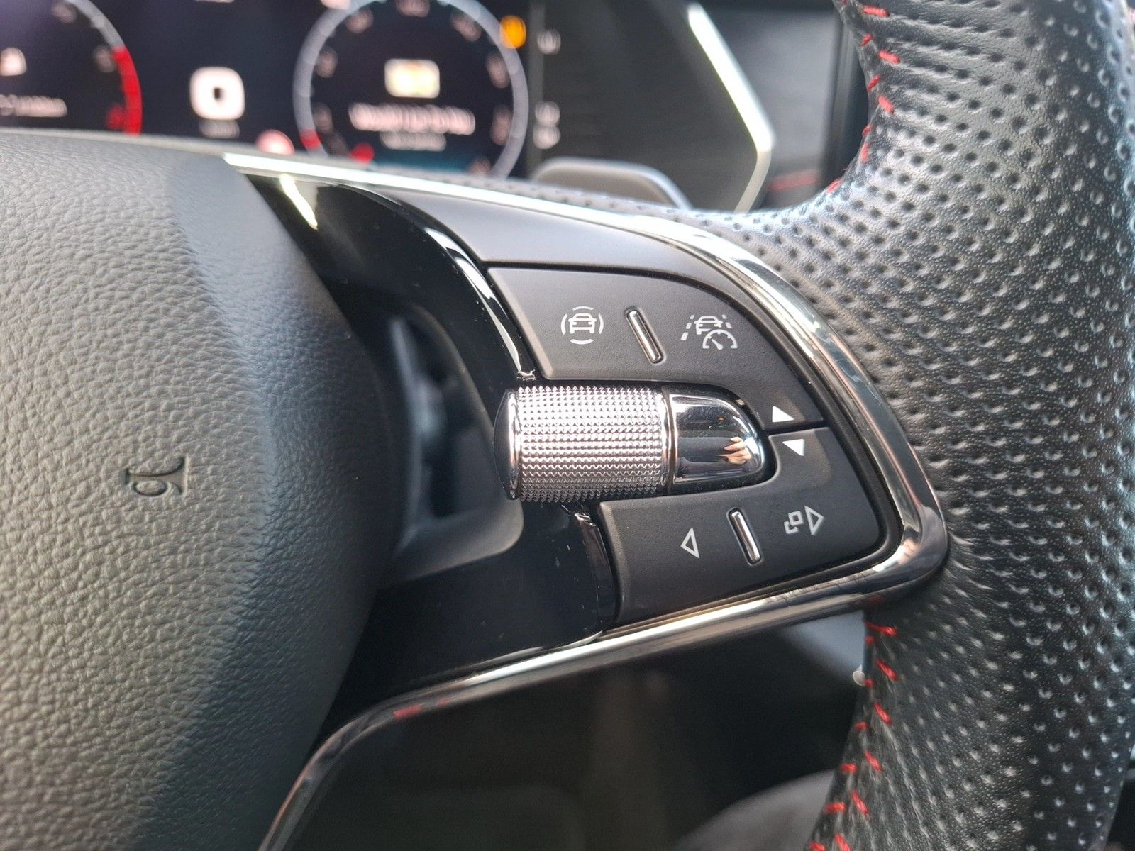 Fahrzeugabbildung SKODA Octavia CombI TSI RS-Plus DSG Matrix Navi Pano H