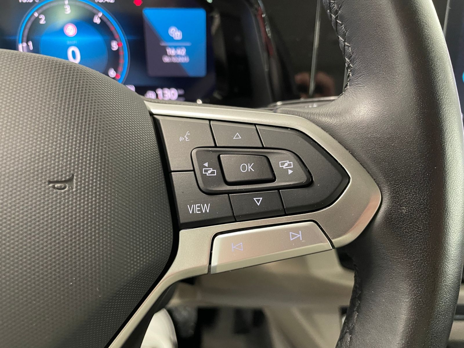 T7 Multivan 2.0 TDI DSG SHZ RFK TEMPOMAT PDC