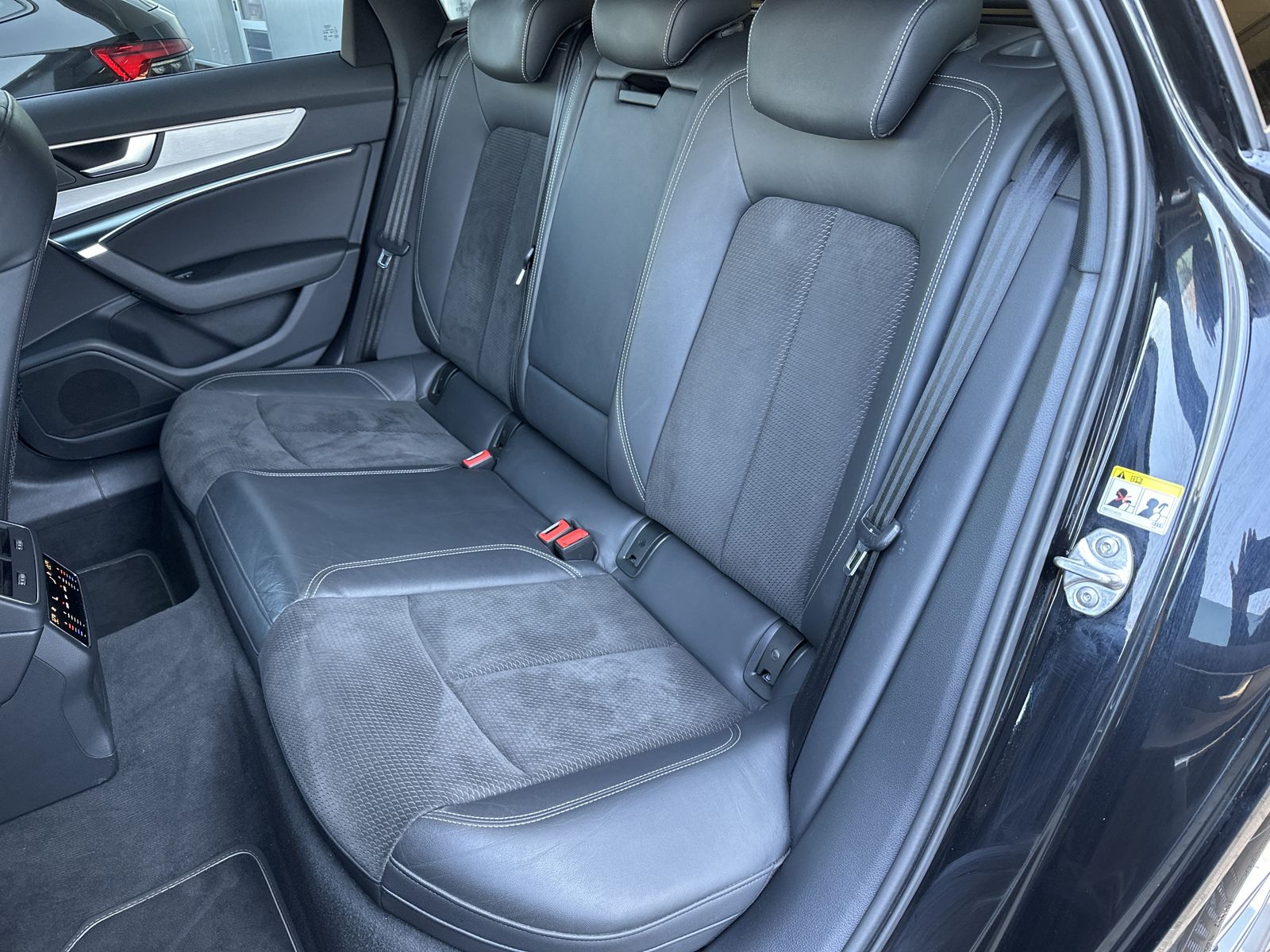 Fahrzeugabbildung Audi A6 Avant 40 TDI S-Line NAV+MATRIX+KAMERA+V-COCK