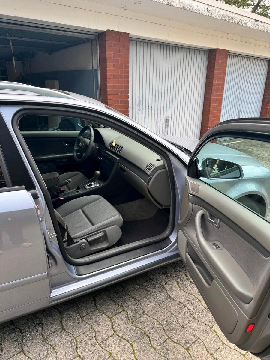 Audi A4 2004 — photo 12