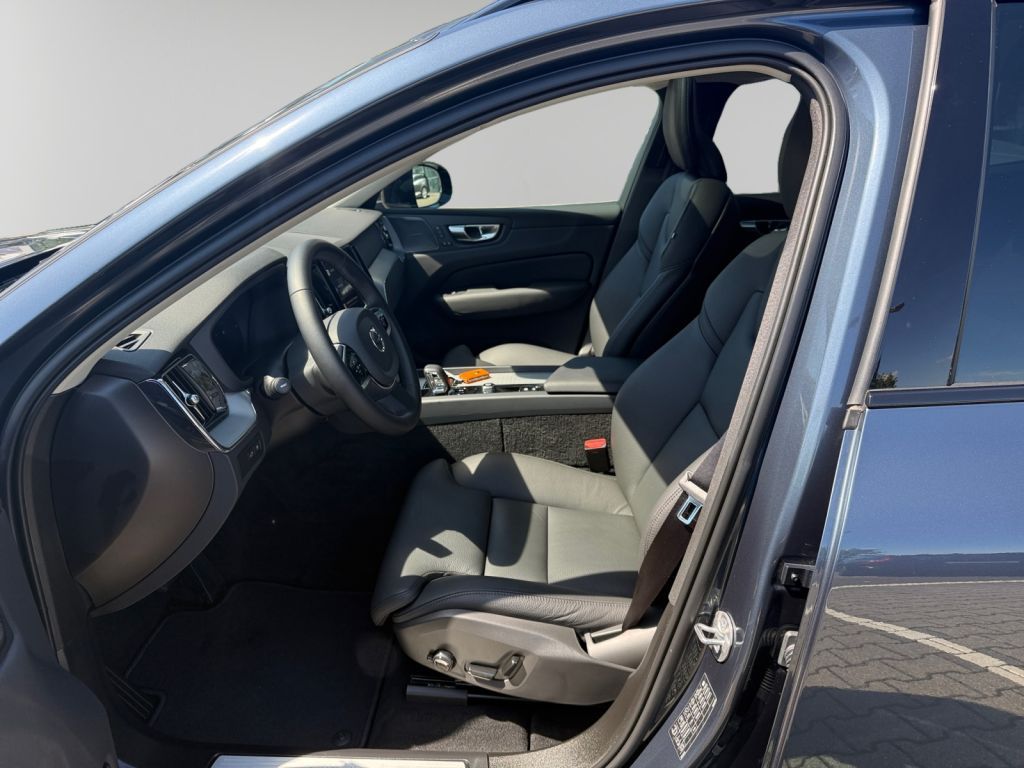 VOLVO XC60 T6 AWD Plug-in Hybrid Plus Dark 360° VOLVO XC60 T6 AWD Plug-in Hybrid Plus Dark 360°