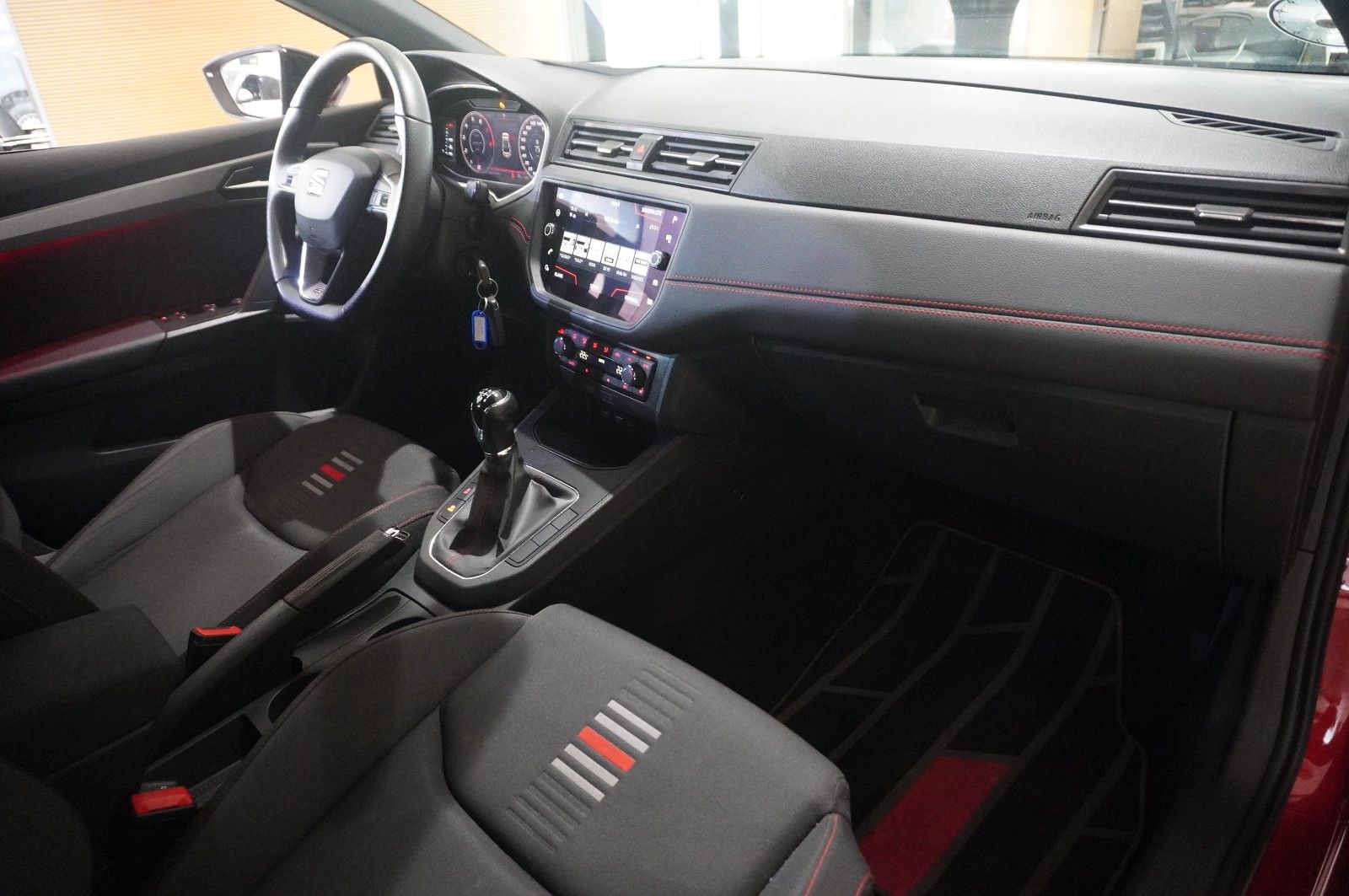 Fahrzeugabbildung SEAT Ibiza 1.0 TSI FR SPORT NAVI/LED/VIRTU./SHZ/TEMP.