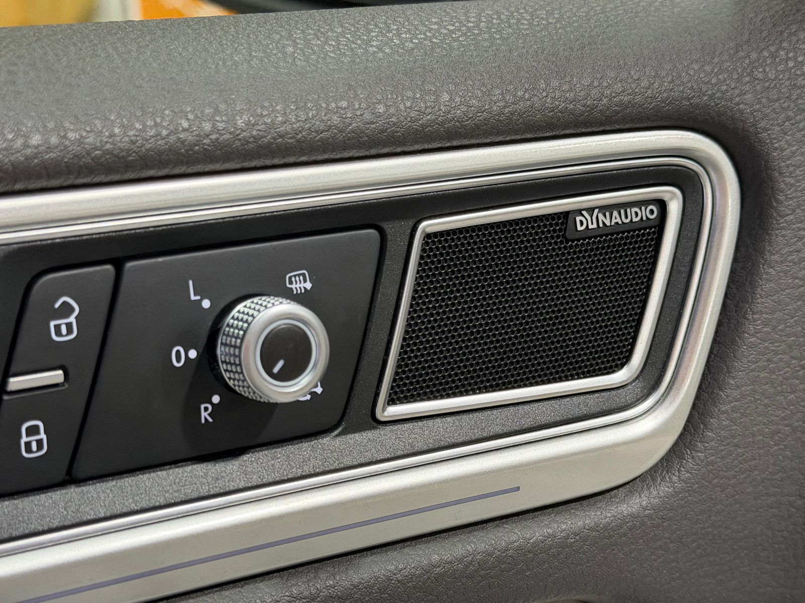 Fahrzeugabbildung Volkswagen Touareg V8 TDI /PANO7MEMORY/360°KAM/DYNAUDIO