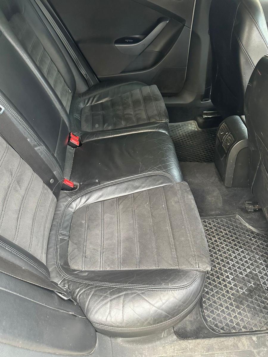 Volkswagen Passat 2009 — interior