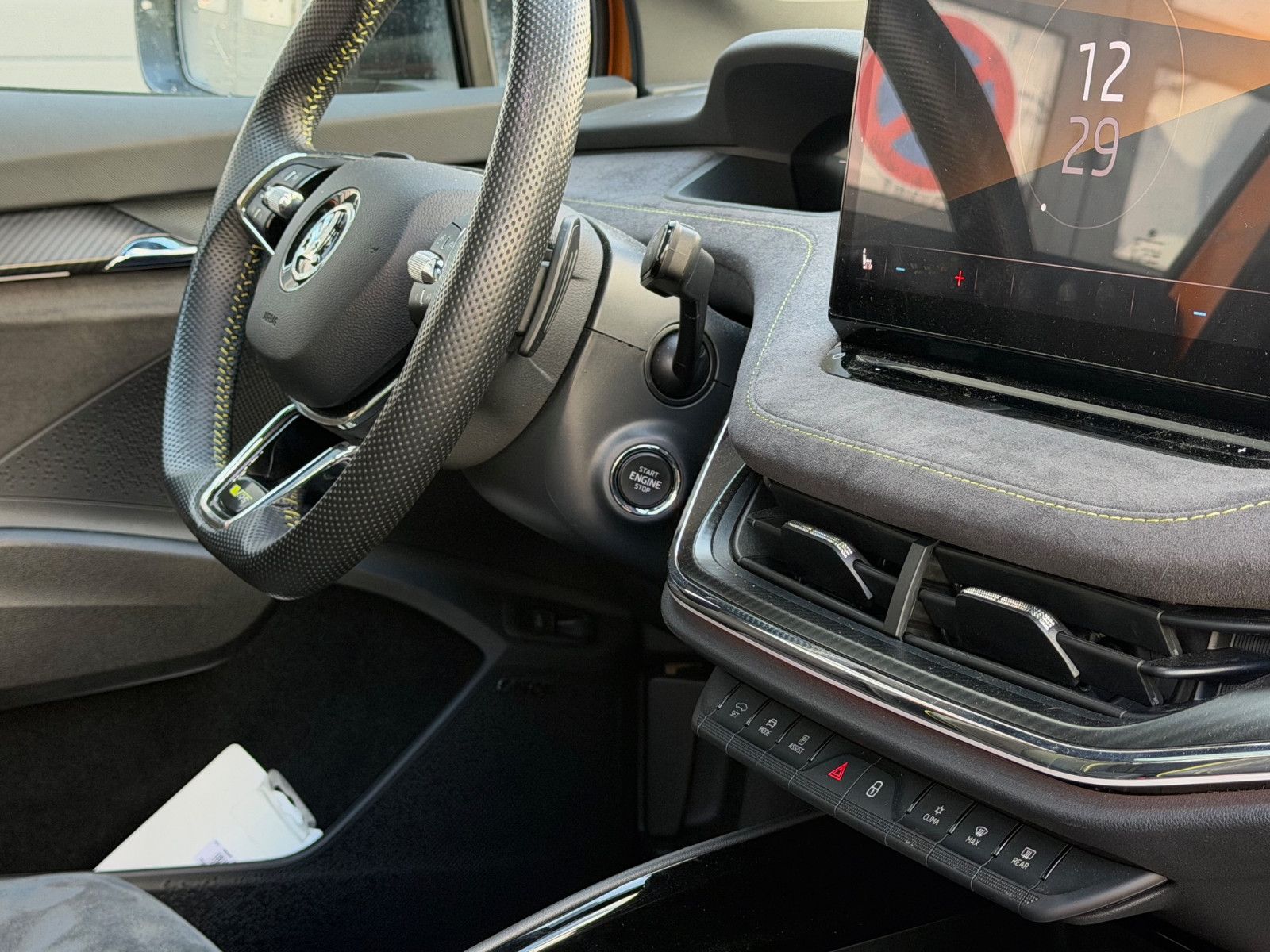 Fahrzeugabbildung SKODA Enyaq RS*ACC*SZHZNG*NAVI*360°*CARPLAY*AMBIENTE*