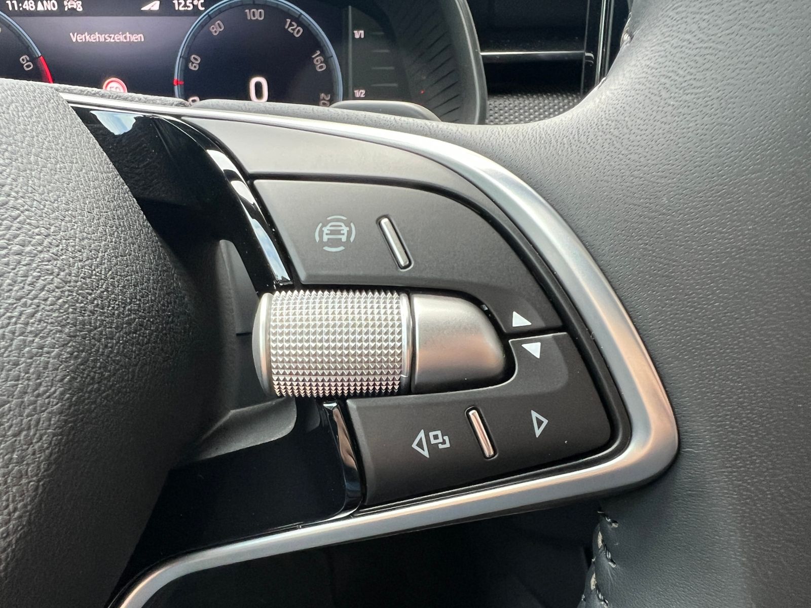 Fahrzeugabbildung SKODA Kamiq DRIVE 1,0 TSI DSG *Matrix LED, Smart Link,