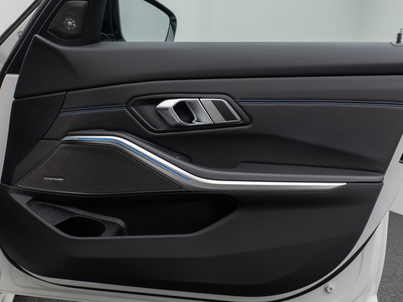 Fahrzeugabbildung BMW 330e M Sport Kamera DAB H/K Geschwind Parkassist