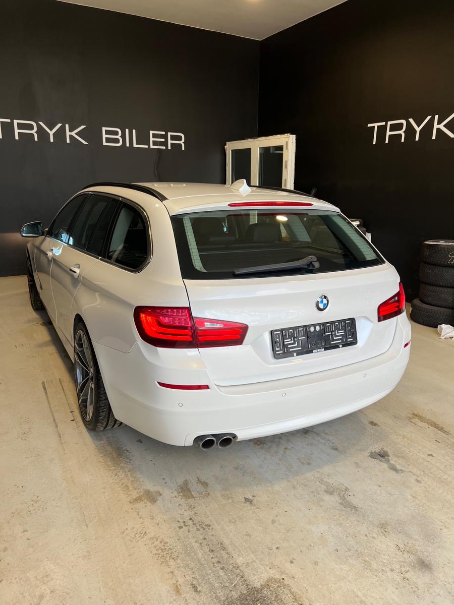 BMW 520 2014 — interior