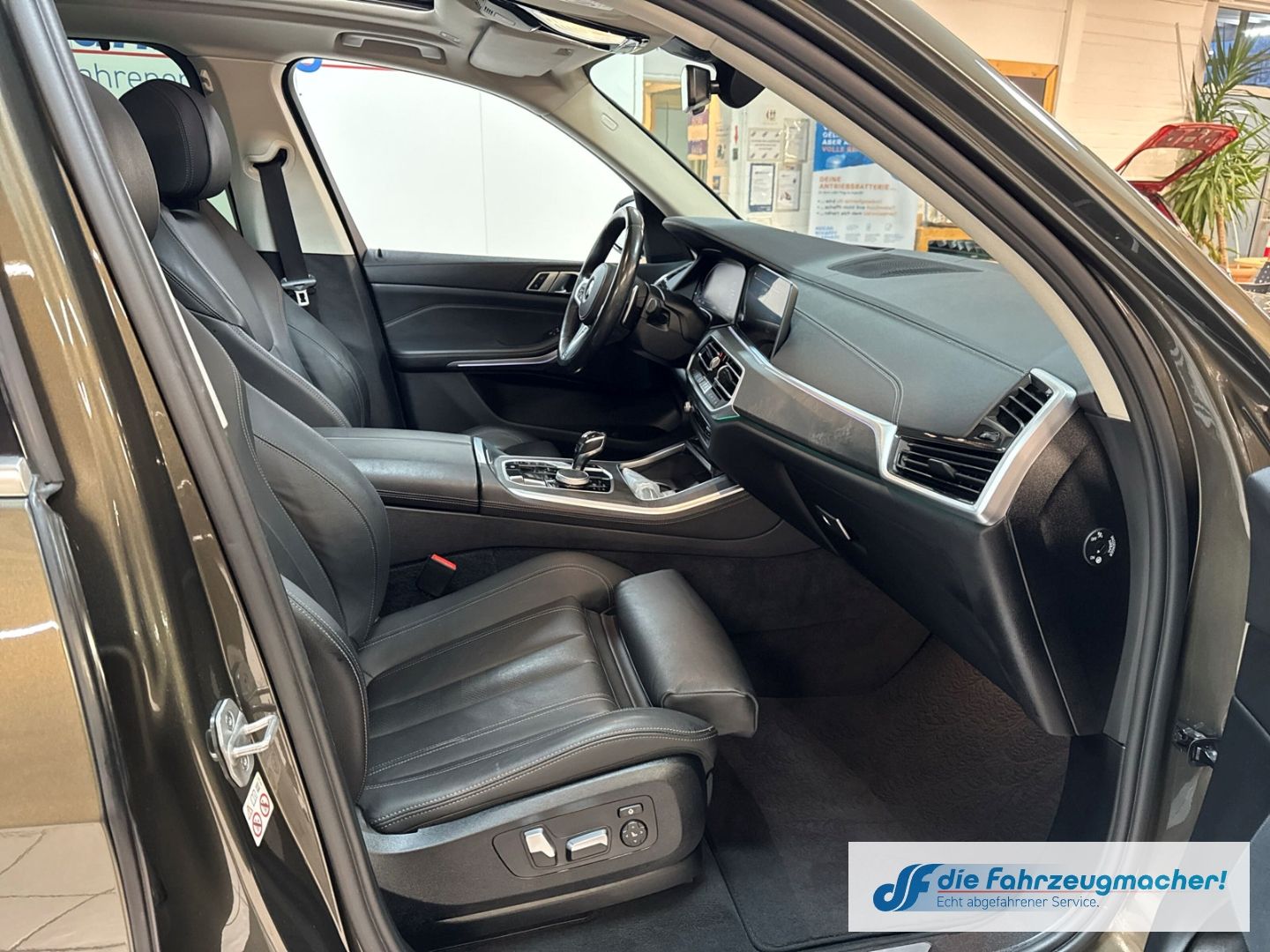 Fahrzeugabbildung BMW X5 xDrive 30d xLine M-Paket Laserlicht HUD Stand