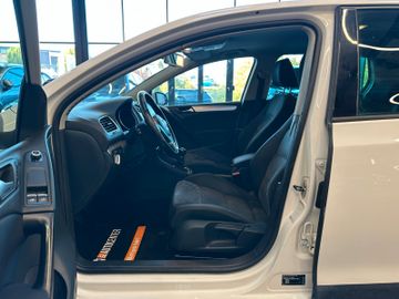 Volkswagen Golf VI*TEMPO*NAVI*PDC*ALCANTARA*1-HAND*
