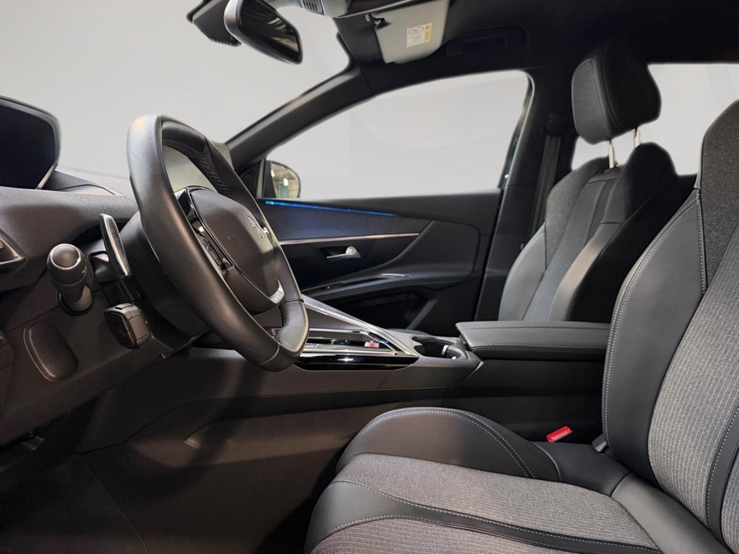 Peugeot 3008 Allure Pack 130 Automatik-EAT8 Navi Klima