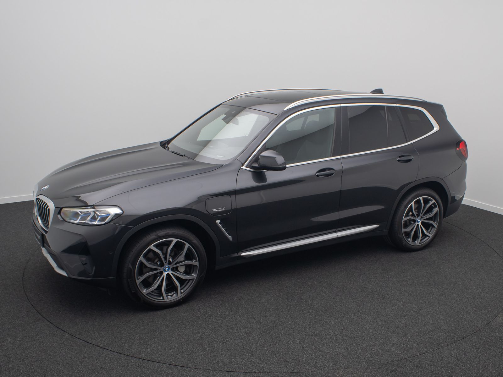 Fahrzeugabbildung BMW X3 xD30e Komfort DAB Laser HiFi HUD Panorama 20"