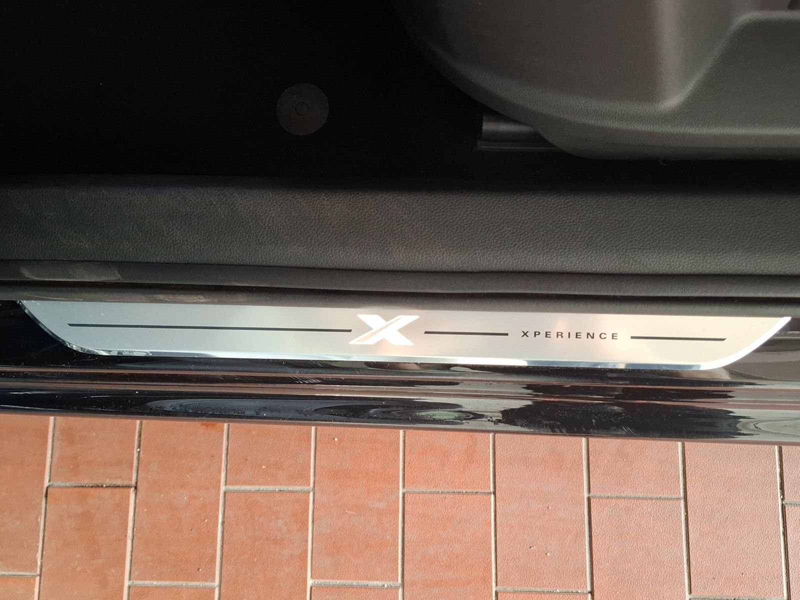 Fahrzeugabbildung SEAT Ateca TSI Xperience DSG LED AHK Navi AID ACC RFK