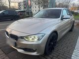 BMW 320i F30 HeadUp Navi Kamera Xenon 19 Z... - BMW 320: F30