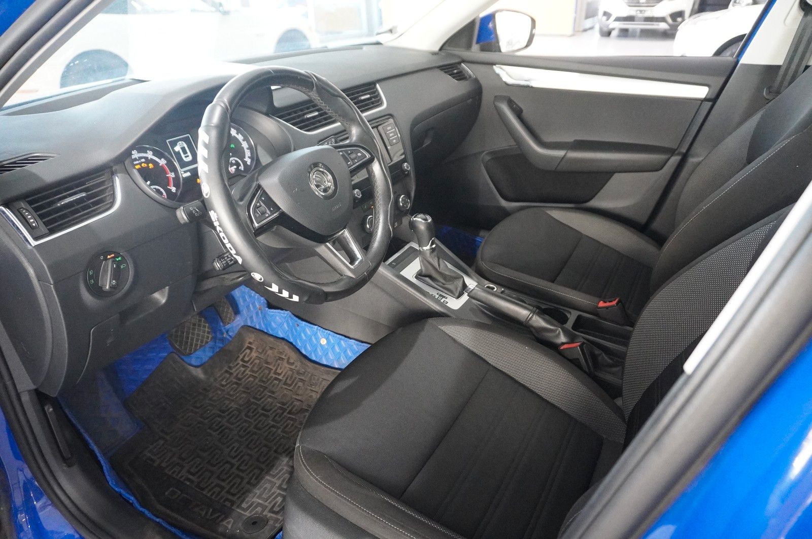 Fahrzeugabbildung SKODA Octavia Combi 1.5 TSI AMBITION 7-DSG LED/SHZ/AHK