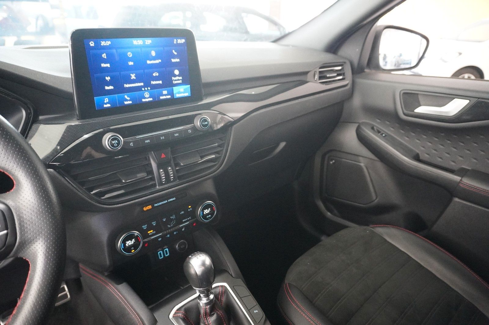 Fahrzeugabbildung Ford Kuga 1.5 ST-LINE X NAVI/LED/KAMERA/SPORT/B&O/DAB