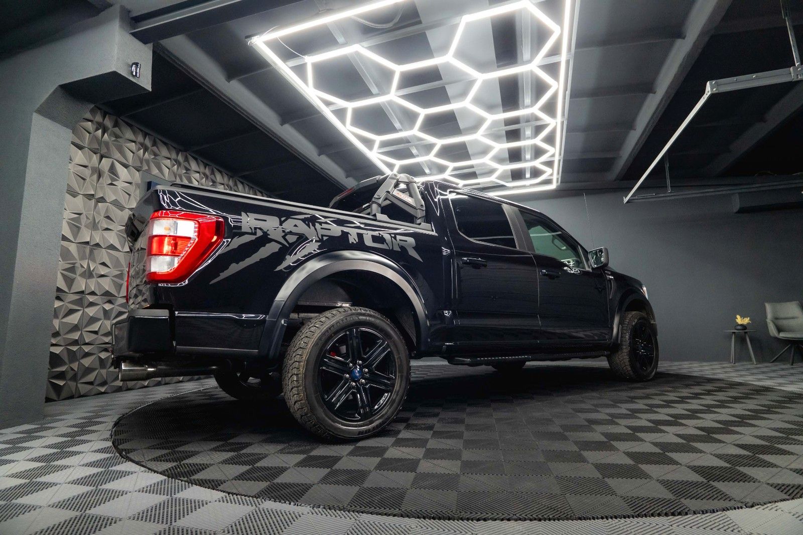 Fahrzeugabbildung Ford F150 5.0L V8 4x4 Offroad SuperCrew RAPTOR 19%