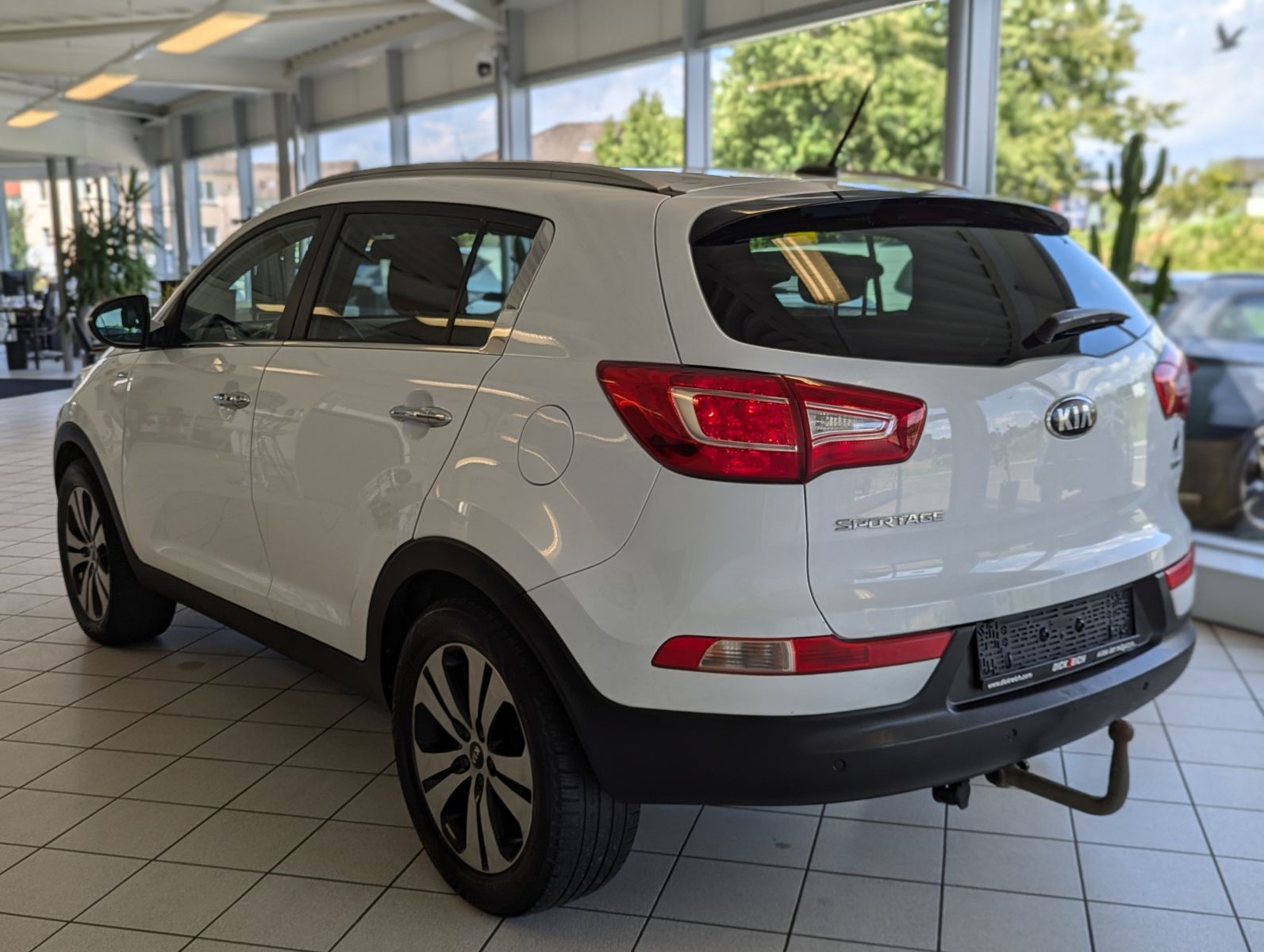 KIA Sportage 2.0CRDi 4WD FIFA Leder Kamera AHK 18" - Image 5