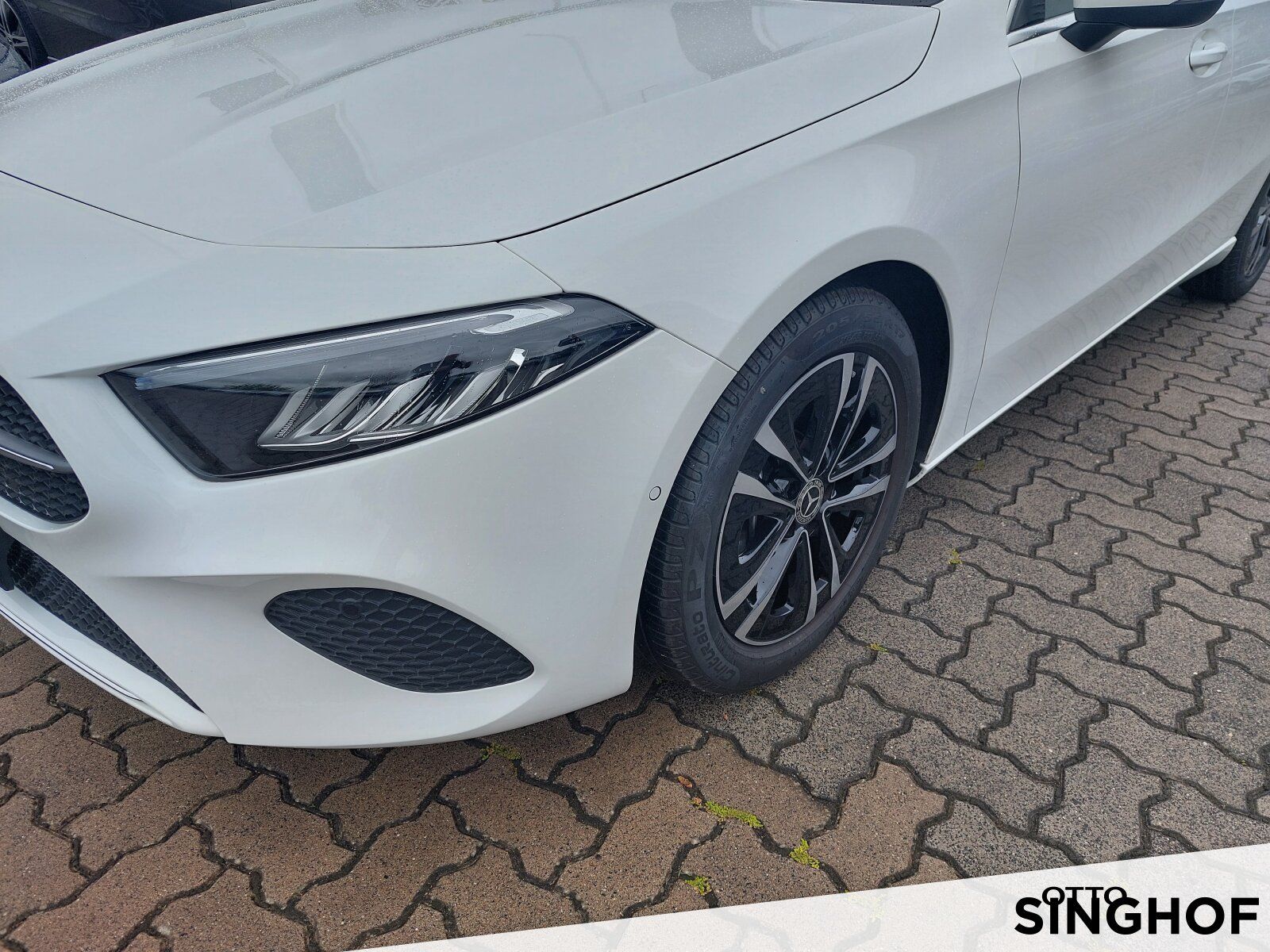 Fahrzeugabbildung Mercedes-Benz A 200 +Panodach+Standhzg+LED+Rü Kam+MBUX+Sitzhg