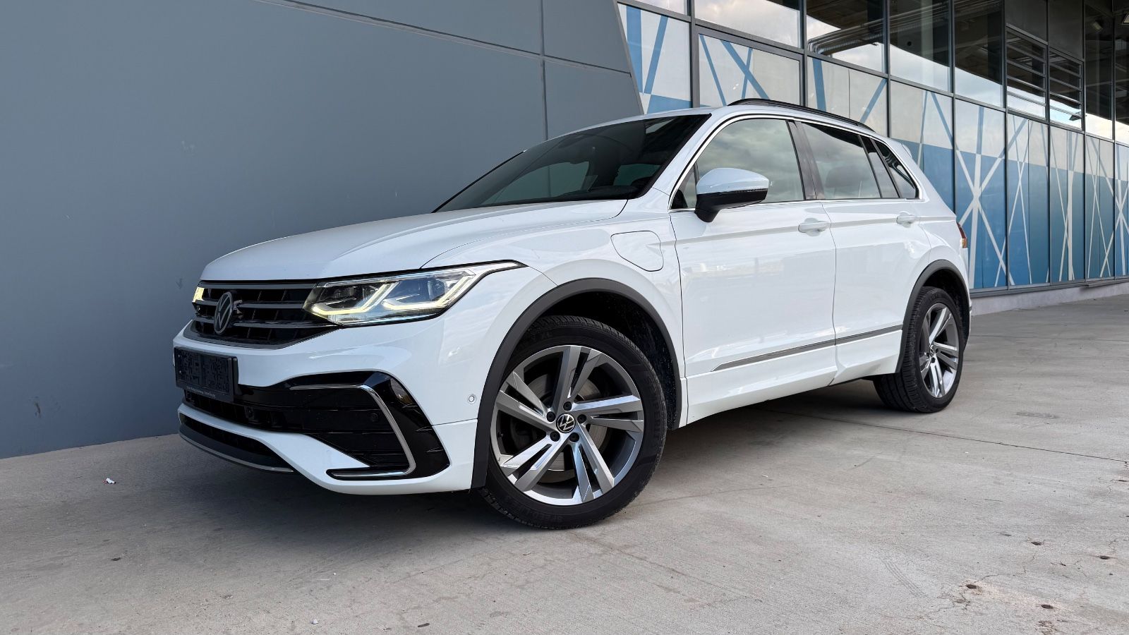 Volkswagen Tiguan R-Line eHybrid Matrix HUD Leder Virtual K