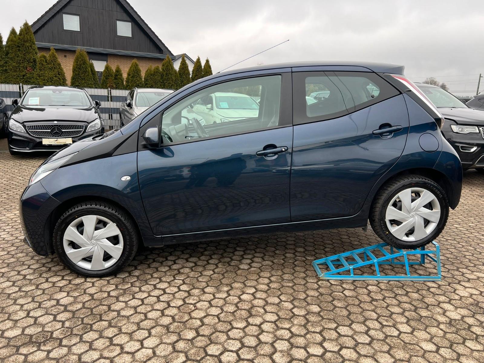 Toyota Aygo AYGO x KLIMA/KAMERA/TEMPOMAT