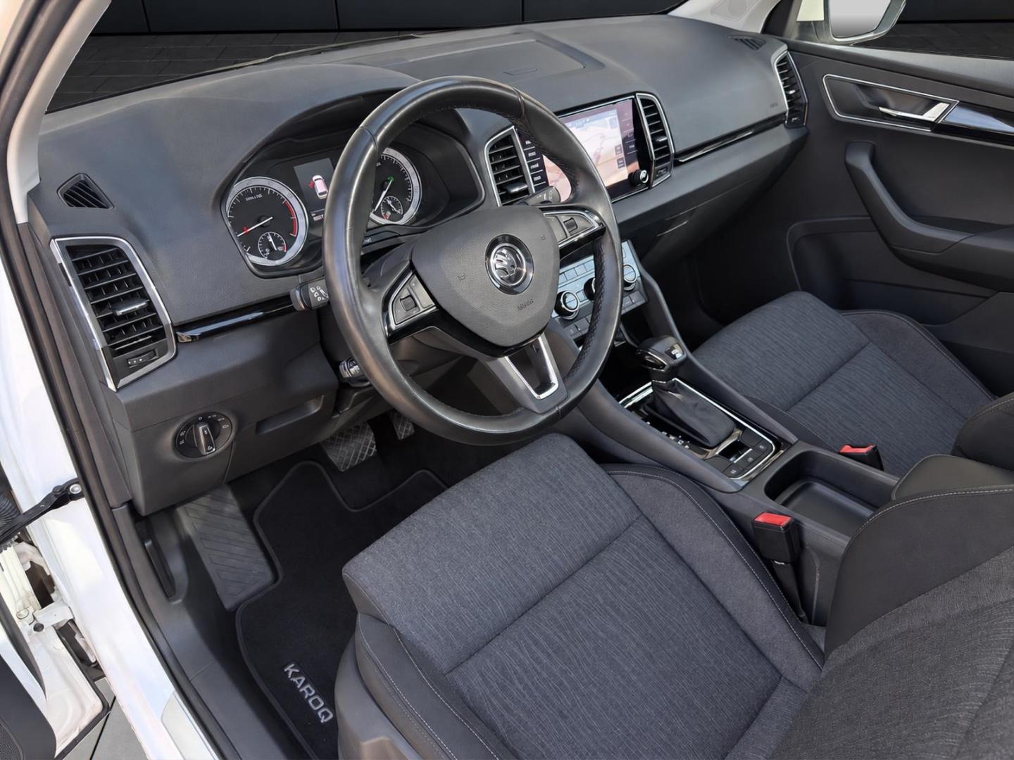 Skoda Karoq Style AHK PANO DAB NAVIGATION RKF SHZ PDC