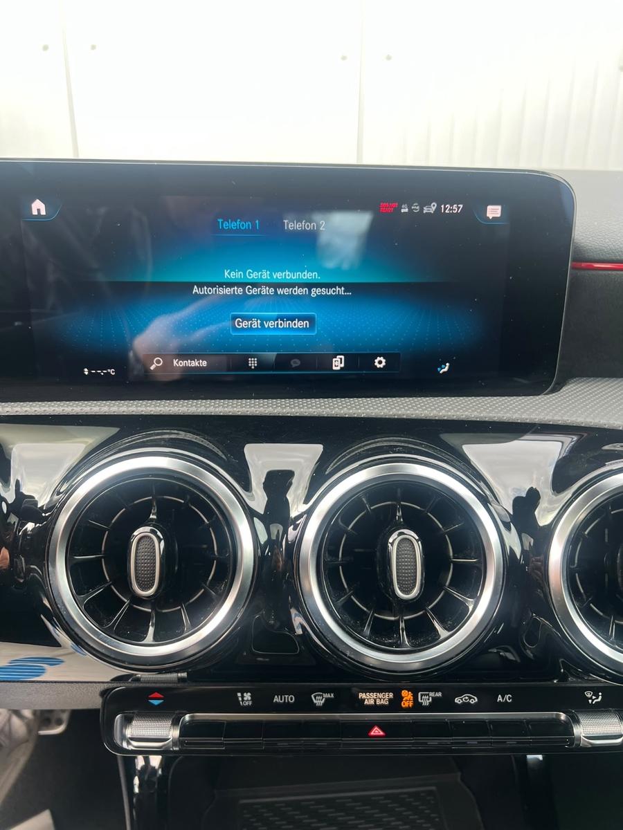Mercedes-Benz A 180 2x AMG-LINE PANORAMA LED NAVI KAMERA P