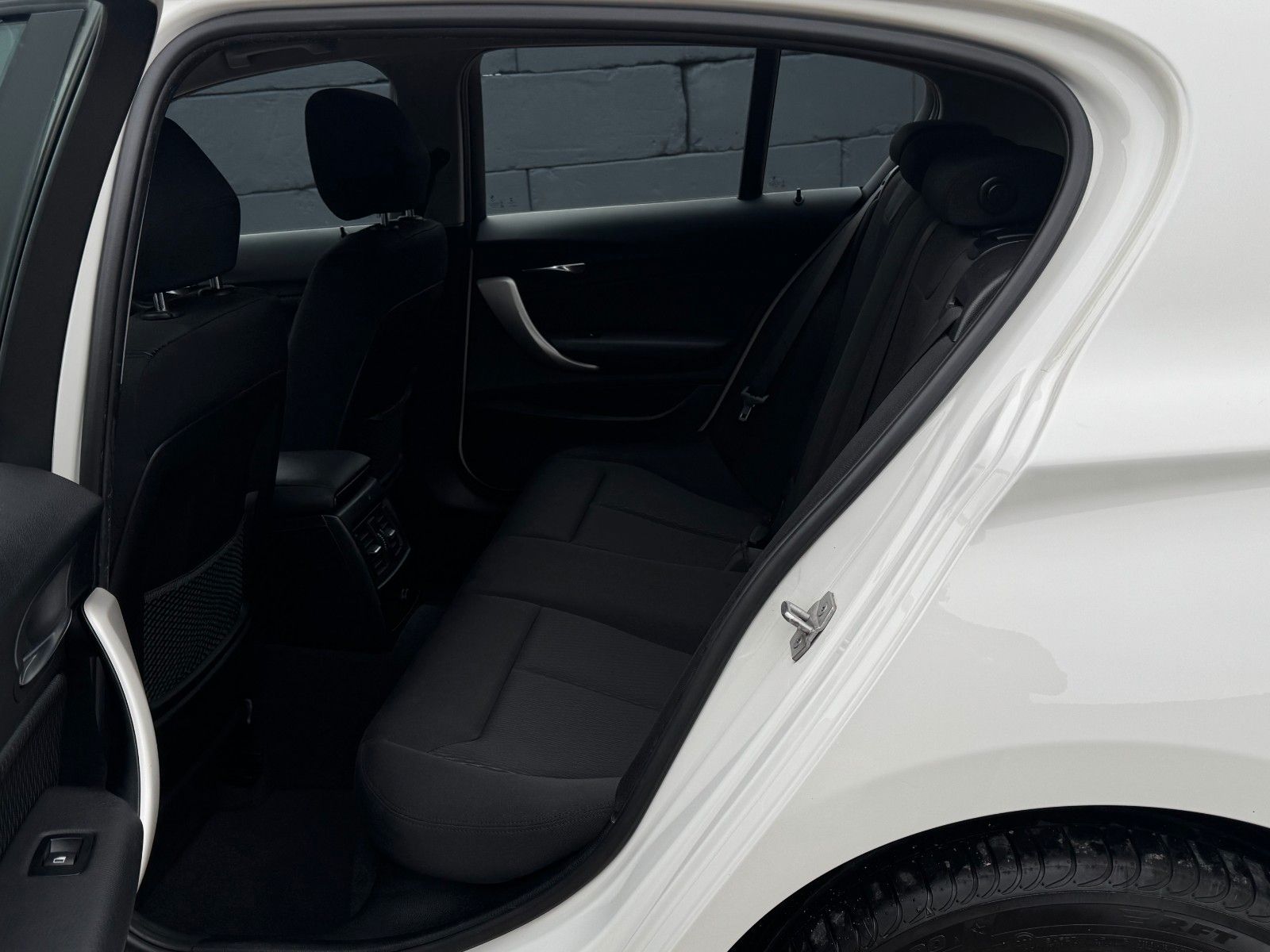 Fahrzeugabbildung BMW 118i Advantage Tempomat BLT PDC LED SHZ AHK