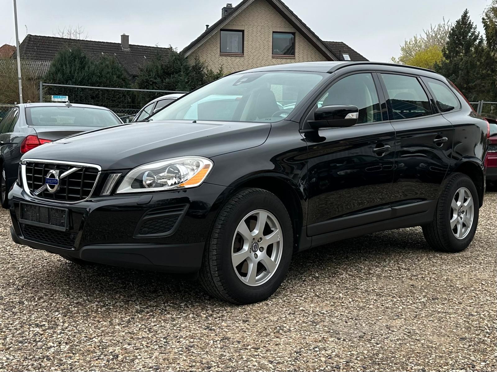 Volvo XC60DRIVe Kinetic1Hand Leder Scheckheft Panorama