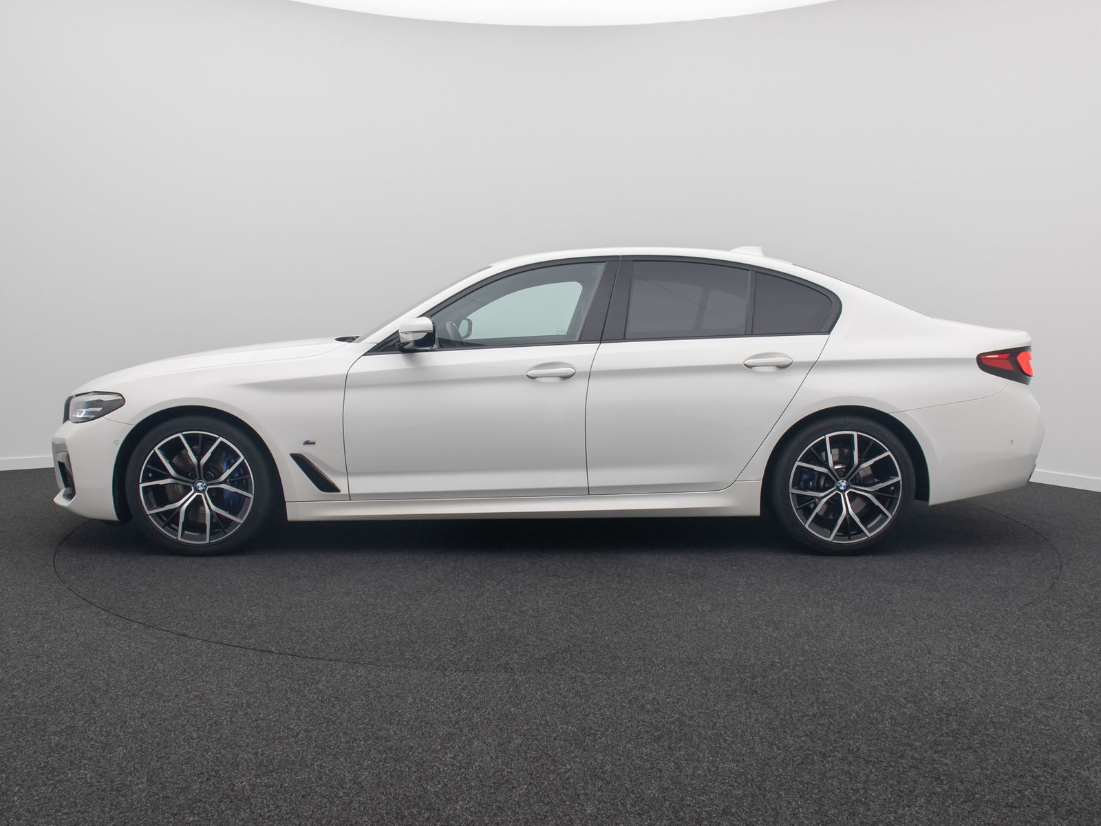Fahrzeugabbildung BMW 530d xD M Sport Kamera DAB 4xKlima ACC Alarm 19"