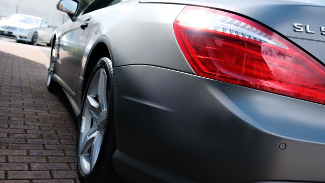 Fahrzeugabbildung Mercedes-Benz SL 500 AMG/Magno Grau/Glasdach/Distr./Airscarf