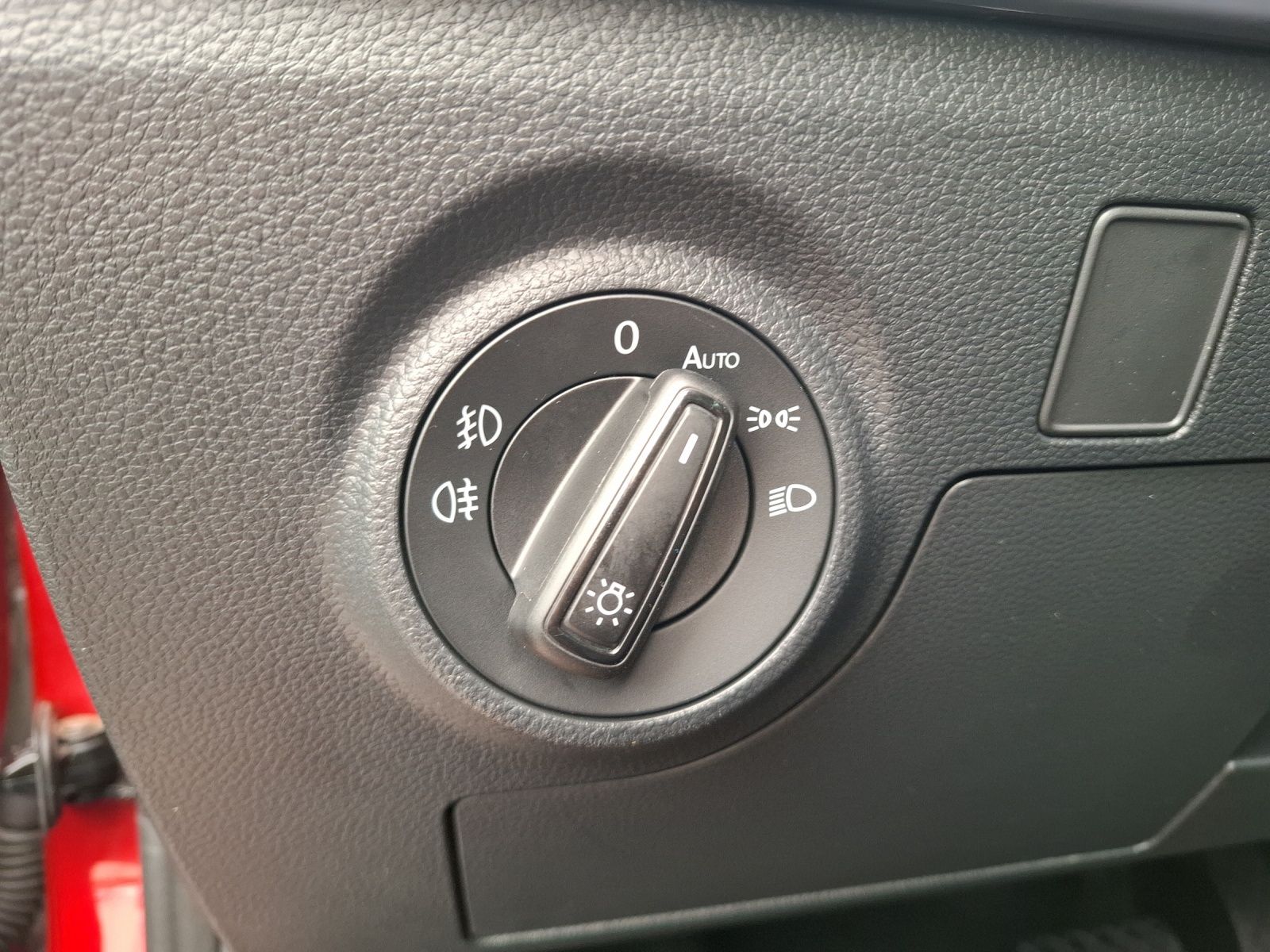 Fahrzeugabbildung SEAT Ibiza TSI FR-Line DSG LED Navi AID ACC RFK SH 18