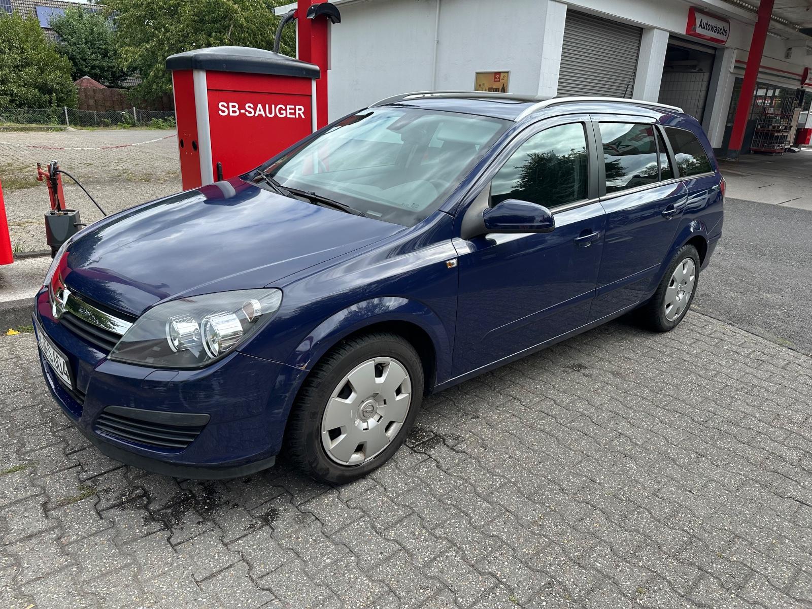 Opel Astra 2006 — rear view