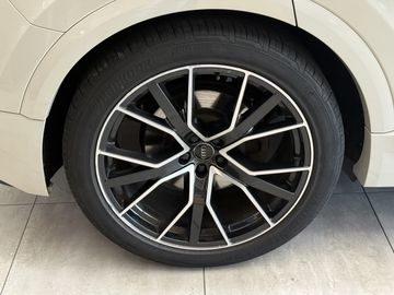 Audi Q8 - 10