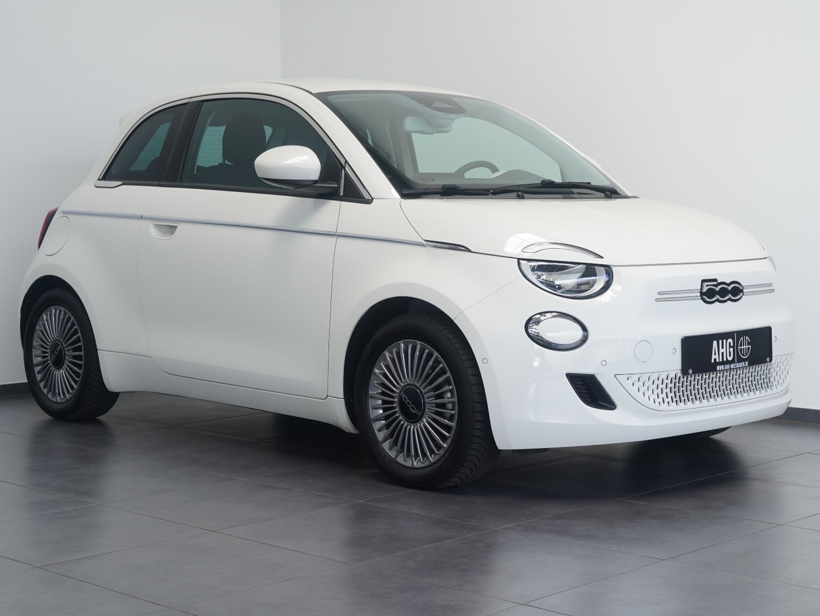 Fahrzeugabbildung Fiat 500e 87KW/42kWh/DC-LADEN/CARPLAY/DAB/SOH/KAMERA