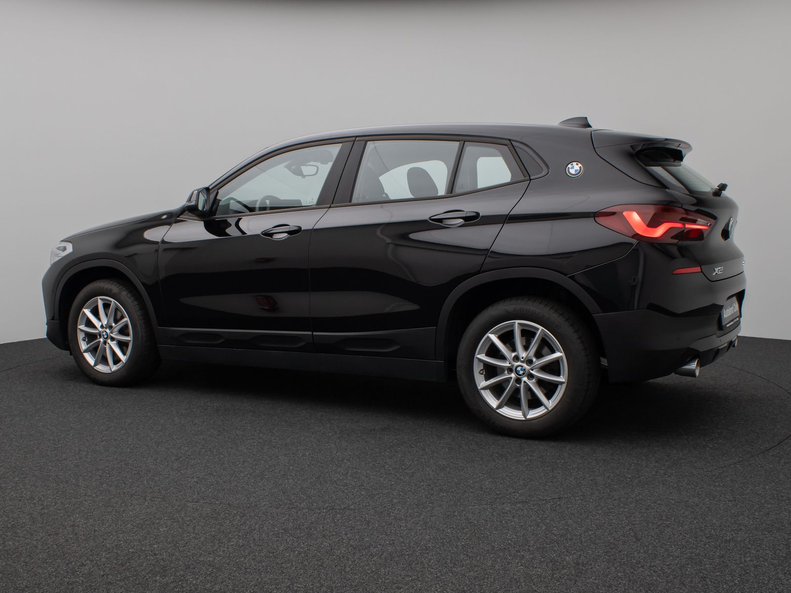Fahrzeugabbildung BMW X2 sD20i HUD DAB Navi+Parkassist DrivAssis Alarm