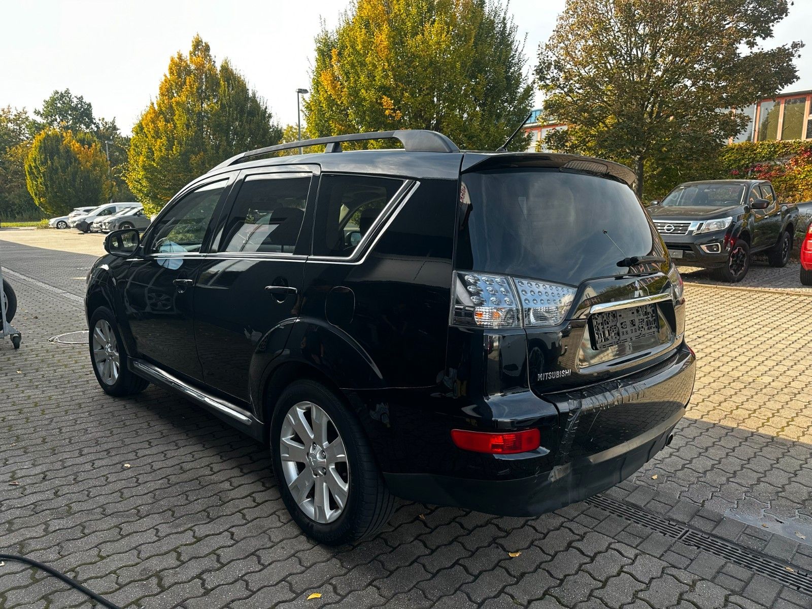 Fahrzeugabbildung Mitsubishi Outlander Instyle 4WD,Allrad,Leder, Automatik,