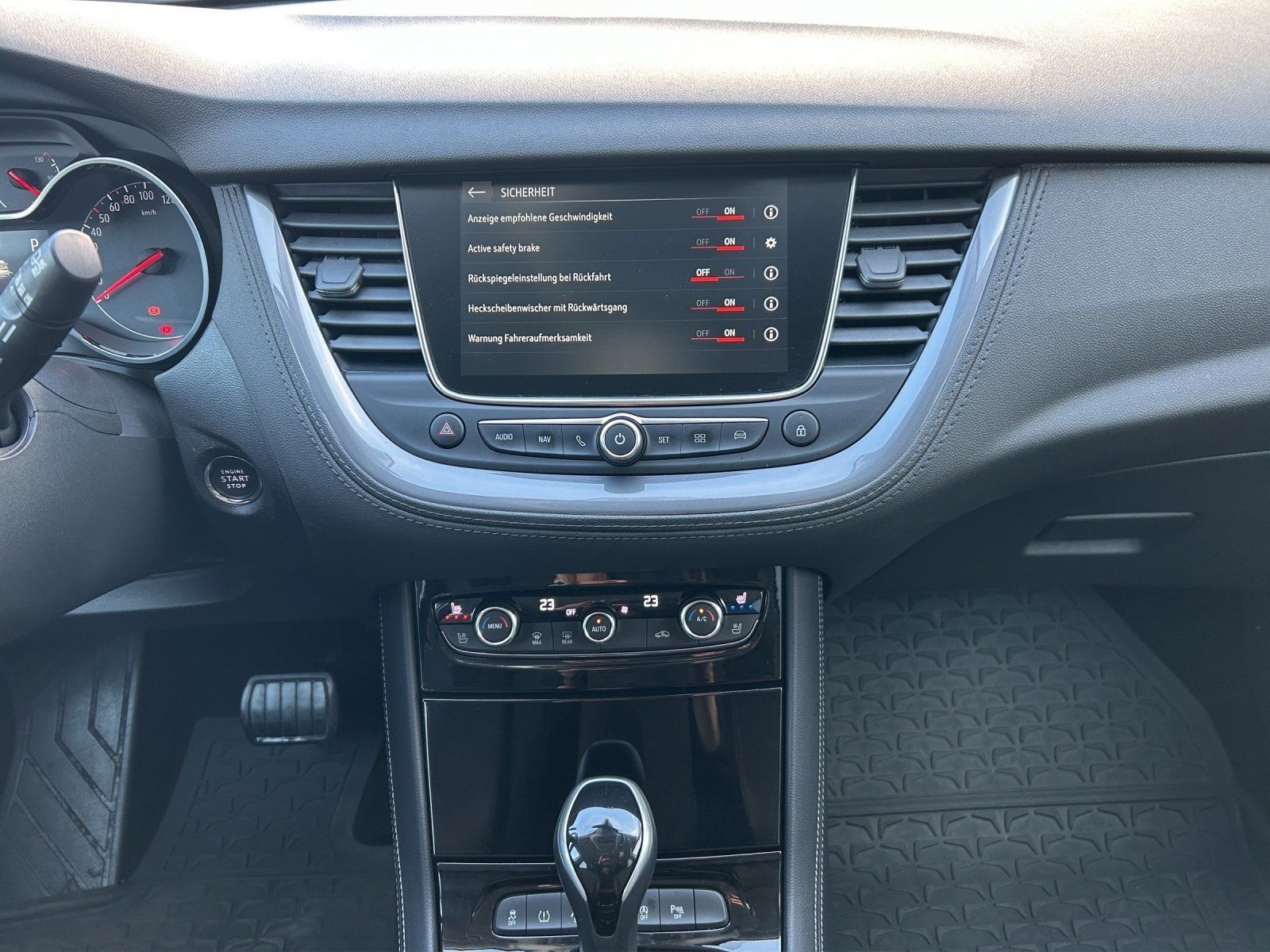 Fahrzeugabbildung Opel Grandland X 2.0 CDTI Aut./Bi-LED/ACC/360°/AHK/