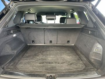 Volkswagen Touareg - 11