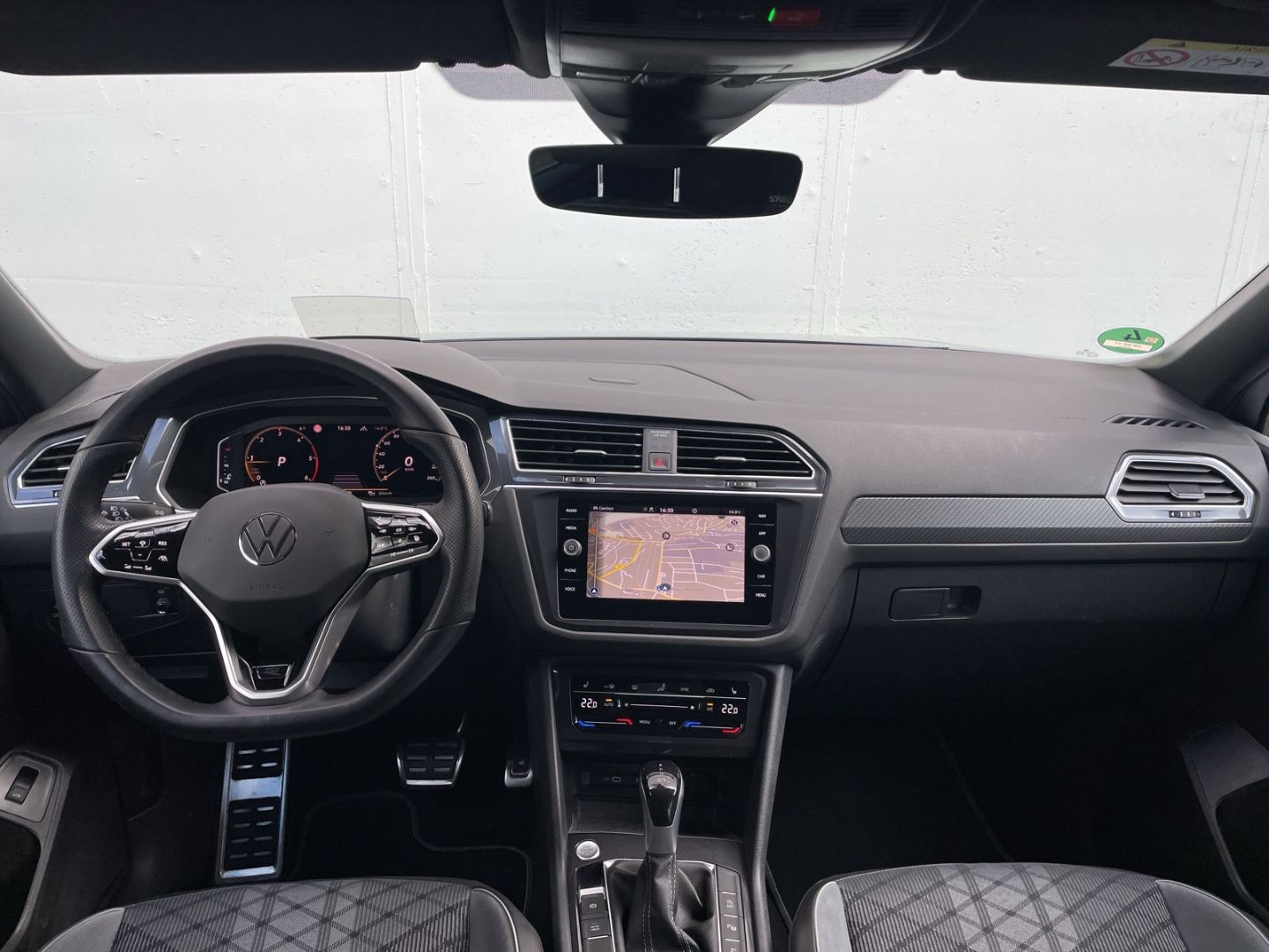 Tiguan Allspace 2.0 TDI R-Line 4Motion AHK/Pano 