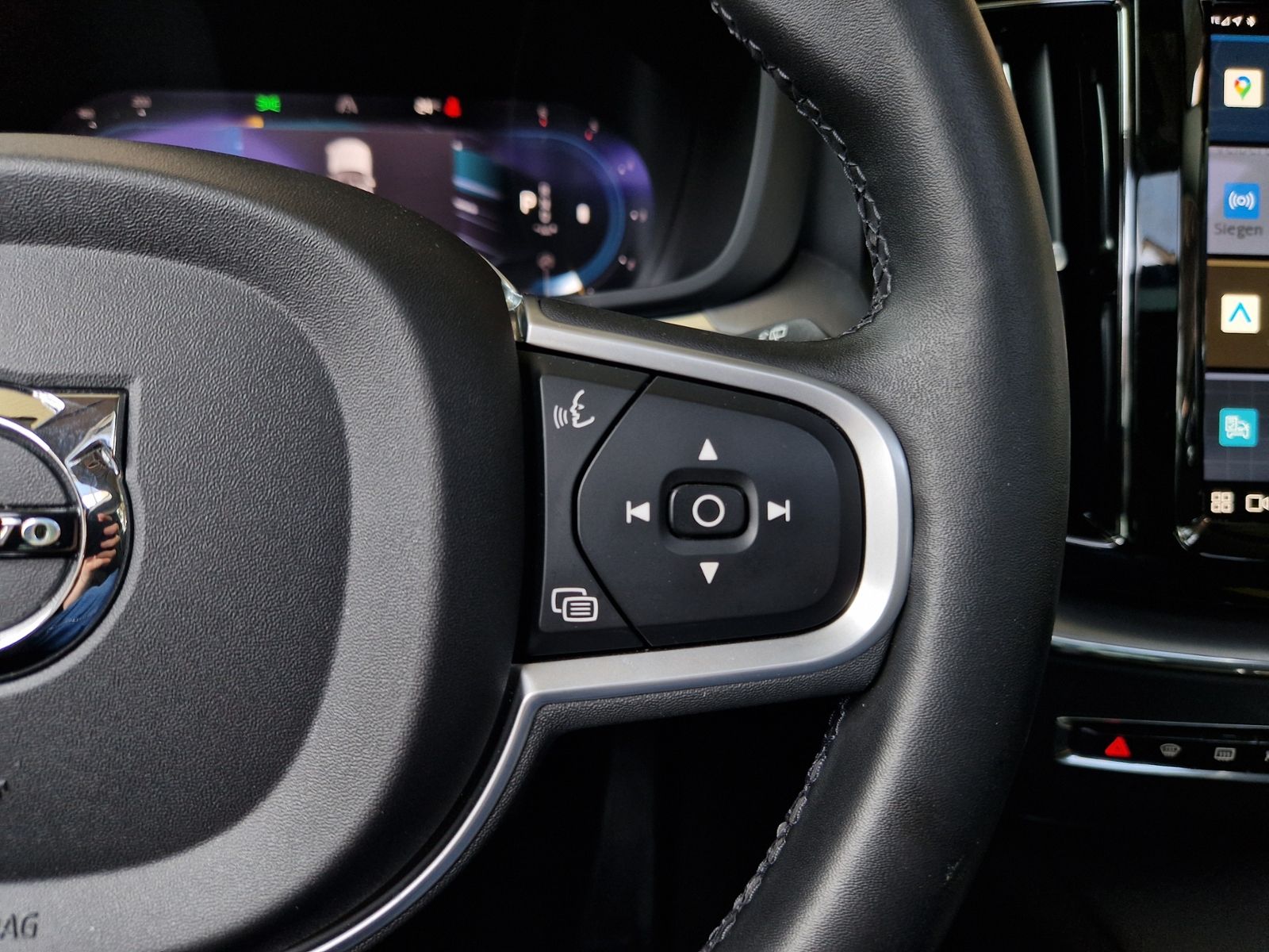 Fahrzeugabbildung Volvo XC60 Momentum Pro 2WD PANO H/K LED