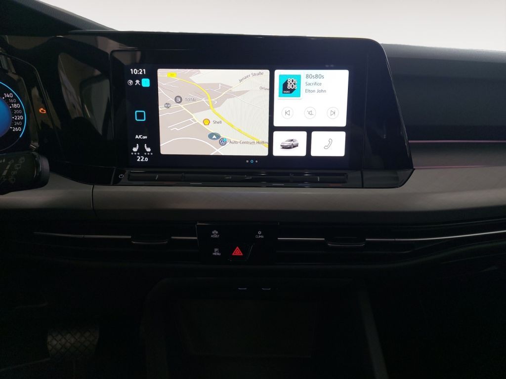 Fahrzeugabbildung Volkswagen Golf 1.5 eTSI DSG Life AHZV Navi LED