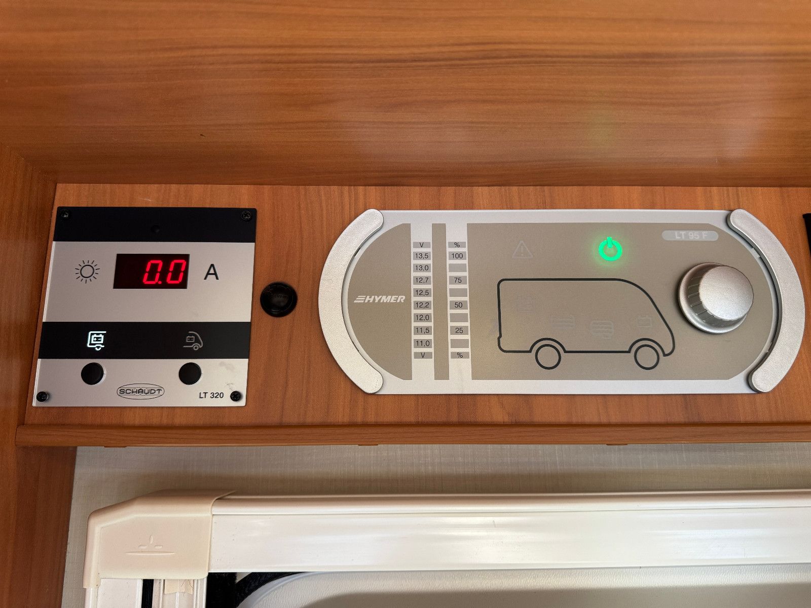 Fahrzeugabbildung HYMER / ERIBA / HYMERCAR EXSIS T 688 FIAT ALKO 2X TV SAT SOLAR AHK PANO