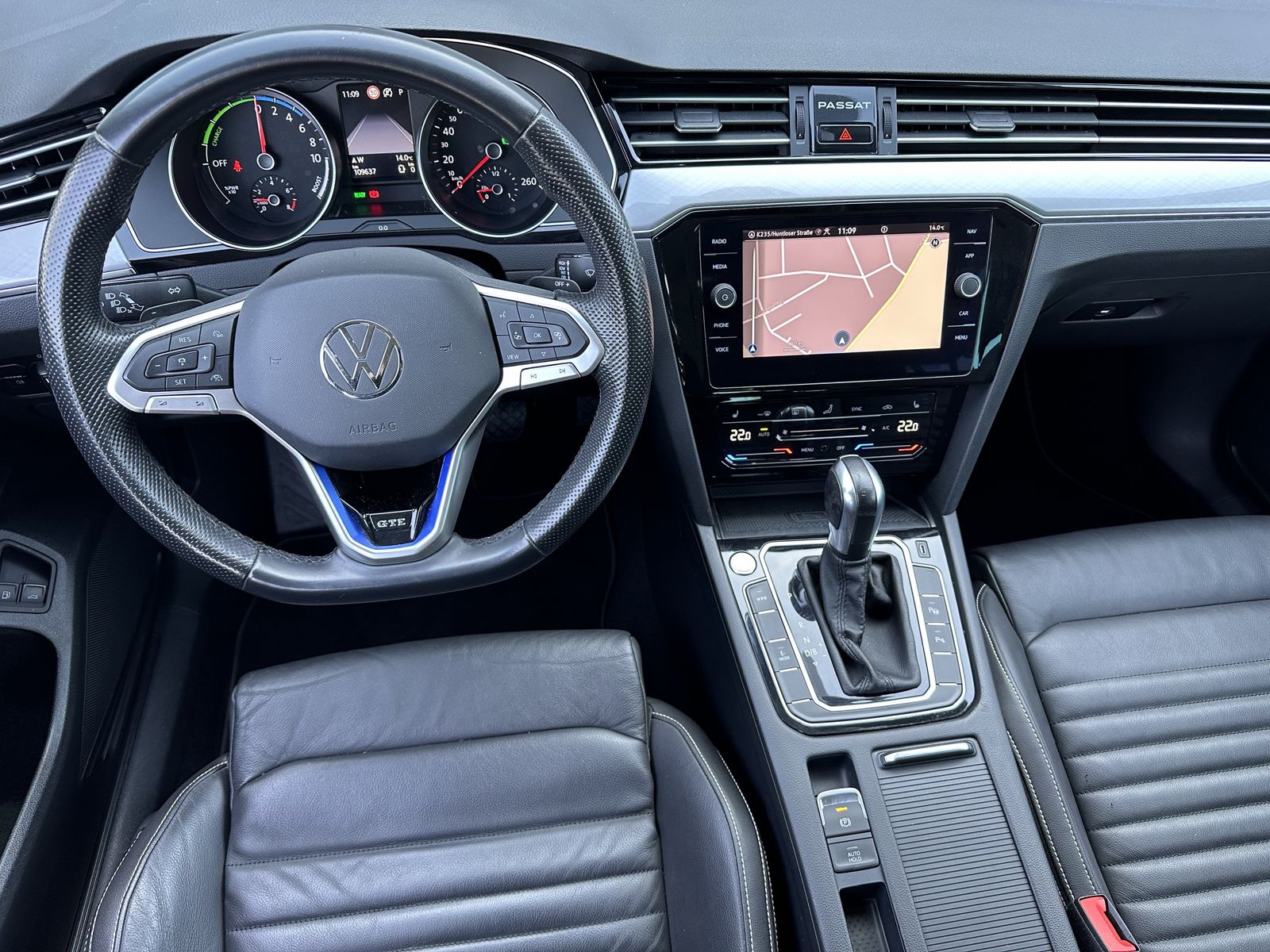 Fahrzeugabbildung Volkswagen Passat Variant 1.4 TSI DSG GTE NAV+LED+ACC+KAM