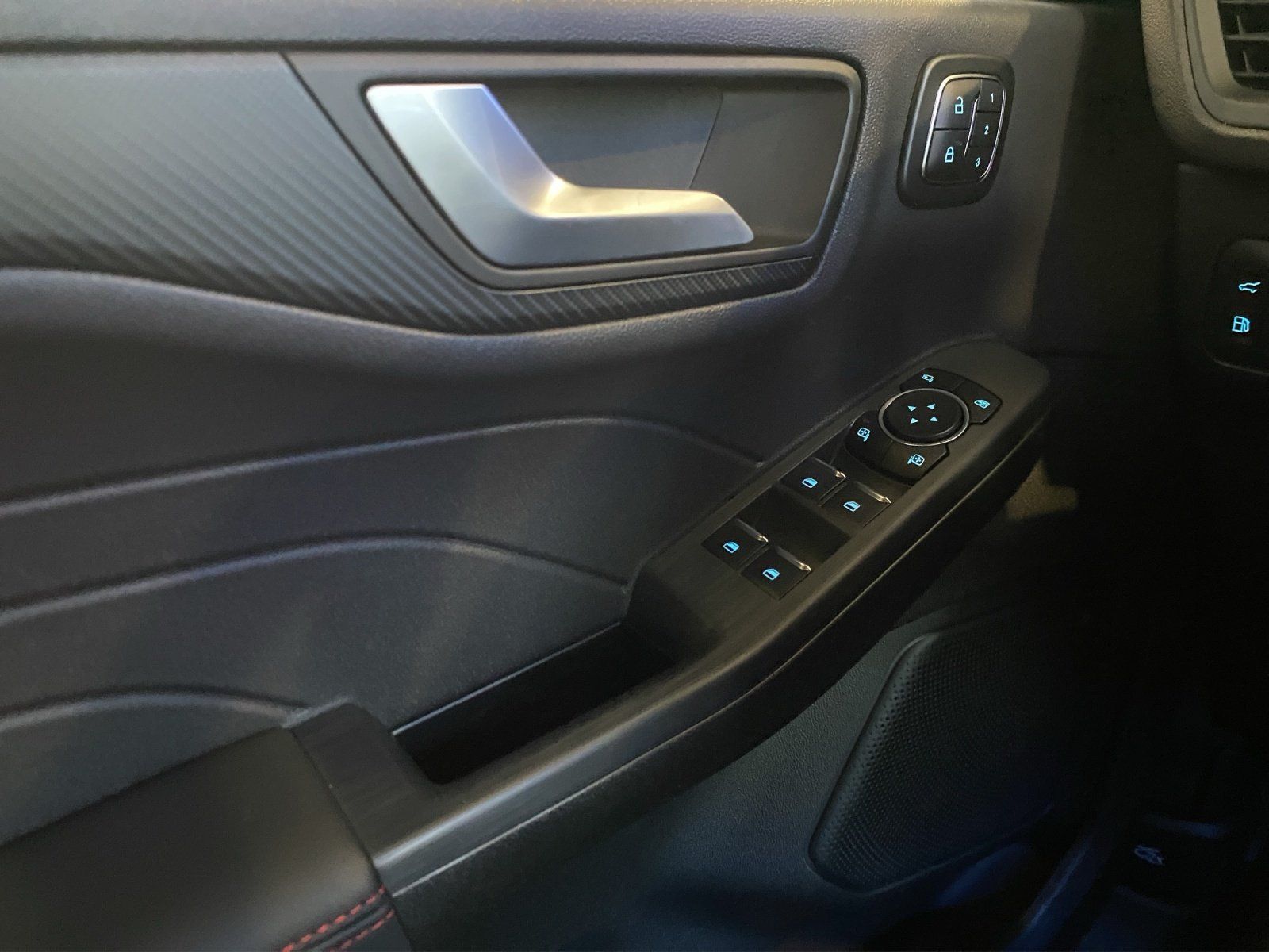 Fahrzeugabbildung Ford Kuga ST-Line X Black Package LED Matrix AHK Wint