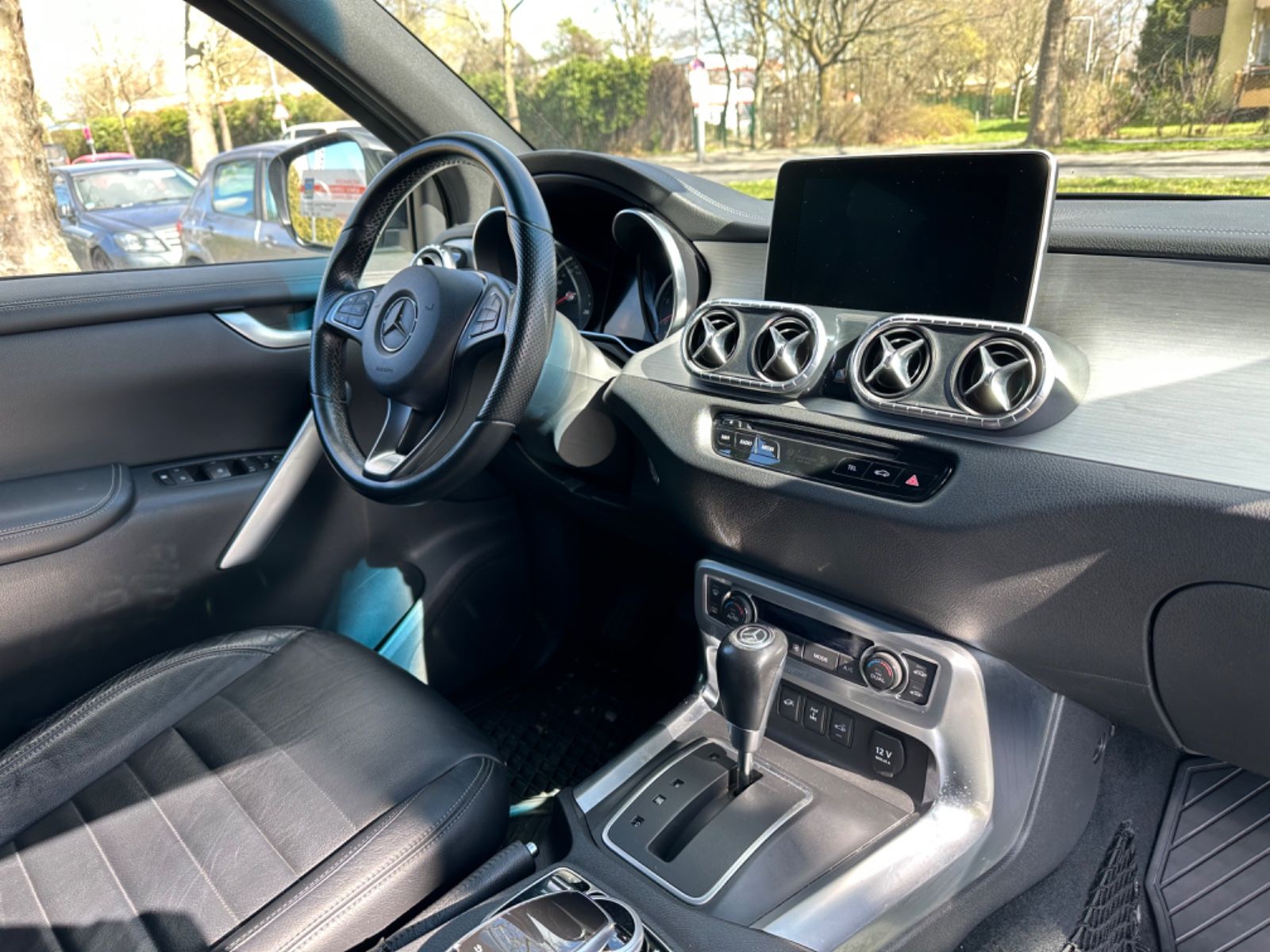 Fahrzeugabbildung Mercedes-Benz X 350d 4Matic DoKa Edition Power*Keyless*360°Kam