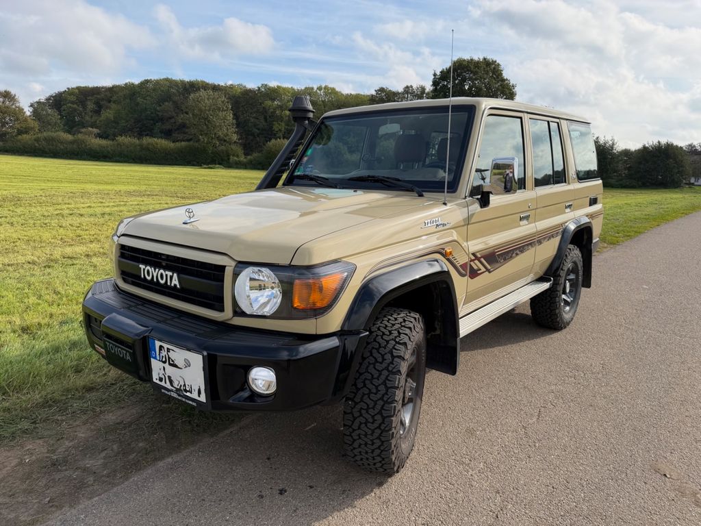 Image of Toyota Land Cruiser