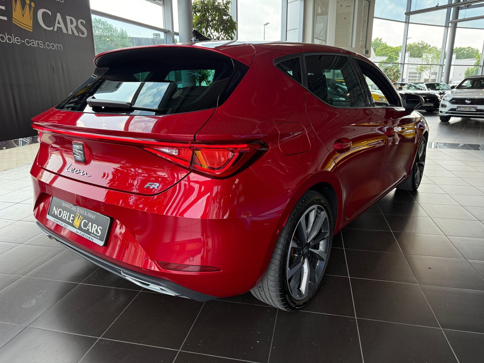 Fahrzeugabbildung SEAT Leon FR RFK LED NAVI CARPLAY