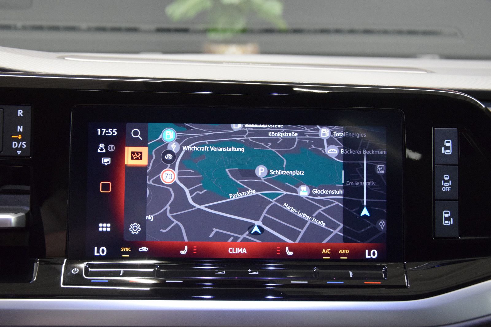 Fahrzeugabbildung Volkswagen T7 Multivan ACC DCC AHK HuD Pano Harman Kardon
